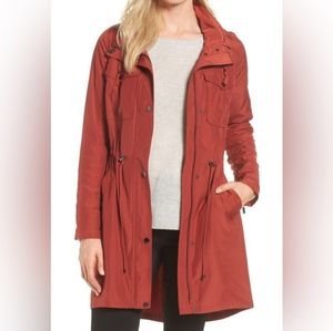 Badgley Mischka Dakota Water Repellent Anorak in Rust Red